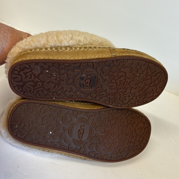 Ugg Wrinn Beige Knit Slippers - Picture 9 of 12